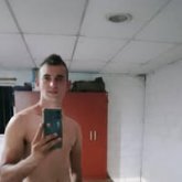 Conocer personas nuevas. Simpático y