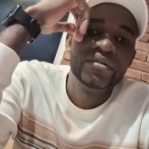 Mujer simpática. Escale muchas