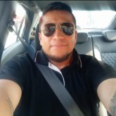 Empleado. Busco ligar. Busco mujeres.