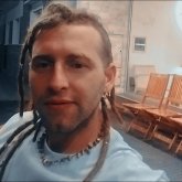 33 años soy emprendedor. Rubio 175 cm