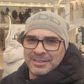 Busco conocer jente. Soltero sin pelo y