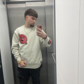 Busco ligar. Chicas. Alegre. Futbol