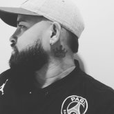 Electricista. Busco chatear. Conocer.