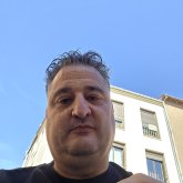 Busco ligar. Lo que sea. Busco una chica