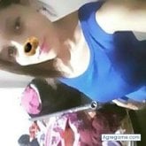 Hombre serio y respetuoso. Una mujer muy