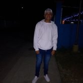 Busco pareja. Honesta. Alegre y muy