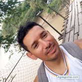 Busco ligar. Mujeres. Una persona