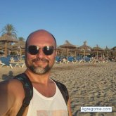 Busco pareja. Amigas :-). Easygoing,