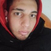 Empleado. Mujer soltera sin hijos.