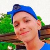 Estudiante , ex funcionario.