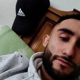 Trabajando. Busco pareja. Estoy buscando