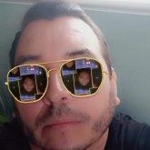 Me defino: Timido serio y megusta mucho el marisco los cocos