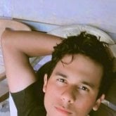 Bueno que sean blancas o morenas. Amable