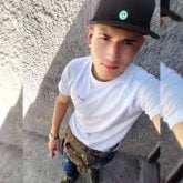 Busco mujer delgada de 18 años que le