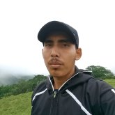 Empleado. Mujeres de entre 18 y 30.