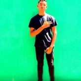 Una mujer linda y inteligente con mucha