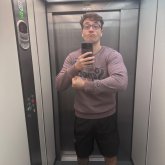 Transportation. Busco ligar. Mujer con