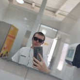 Busco ligar. Mmm una persona bien. Mido