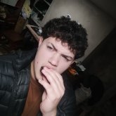 Estudiante y trabajador en una empresa.