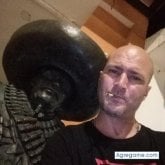 Técnico marino. Busco conocer gente.