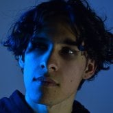 Conocer personas nuevas. Una persona