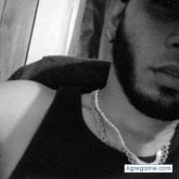 Busco ligar. Una amiga pa basilar.