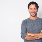 Mujeres, de cualquier edad. Moreno,