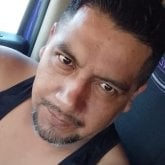 Alguna mujer con quién platicar salir.