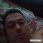 Busco: Una chica de mente abiertsMe defino: Un hombre de