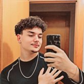 Trabajador. Mujeres más mayores que yo.