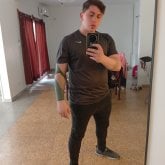 Joven, contextura media. Poco tiktok,