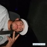 Busco pareja. Chicas. Amigable. Fútbol.