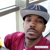 Peluquero. Busco pareja. Mujer.