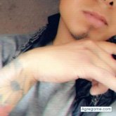 Busco pareja. Amistad. Alegre. Cantar.