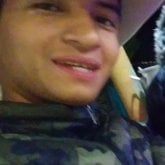 Tengo 21 años  soy alto moreno. Soy