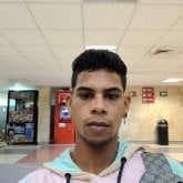 Busco ligar. Mujer hermosa. Un hombre