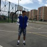 Busco pareja. Jugar fútbol y trabajar.