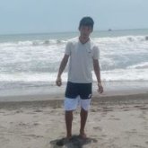 Busco ligar. Una chica cariñosa delgada