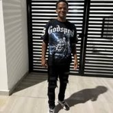 Una mujer que se a sería y que no ye