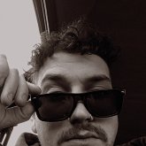 Estudiante. Busco conocer gente. Gente