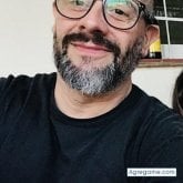 Busco conocer gente. Gente. Yo. La