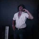 Estudiante. Busco chatear. Mujeres