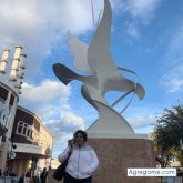 Vendedora. Busco pareja. Hombre o mujer.