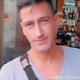 Alguien que le guste reír