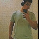 Una chica interesante y cariñosa.