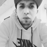 Dueño. De 20 a 35 años delgada.