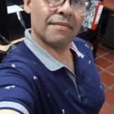 Empleado público. Busco ligar. Más que