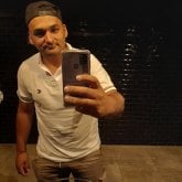 Operario. Una hermosa saluda, tomar algo