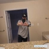 Trabajo. Busco pareja. Solo hablar.