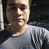 Mujeres mayores de 18 y menores de 20.